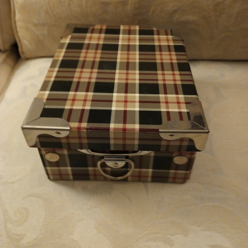 Plaid 🍁nesting box